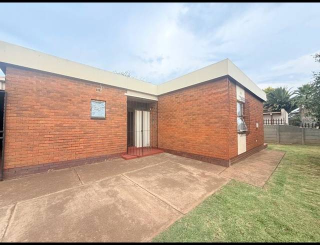 8 BEDROOM HOUSE FOR SALE IN VANDERBIJLPARK CE 5